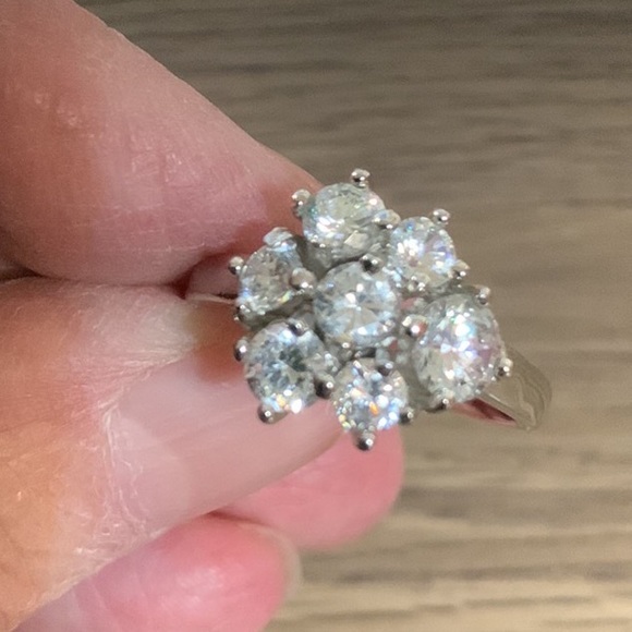 Beautiful ring, costume jewelry, size 7 1/2 - Picture 7 of 7